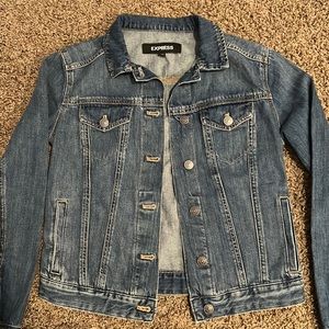 Expresa denim jacket.